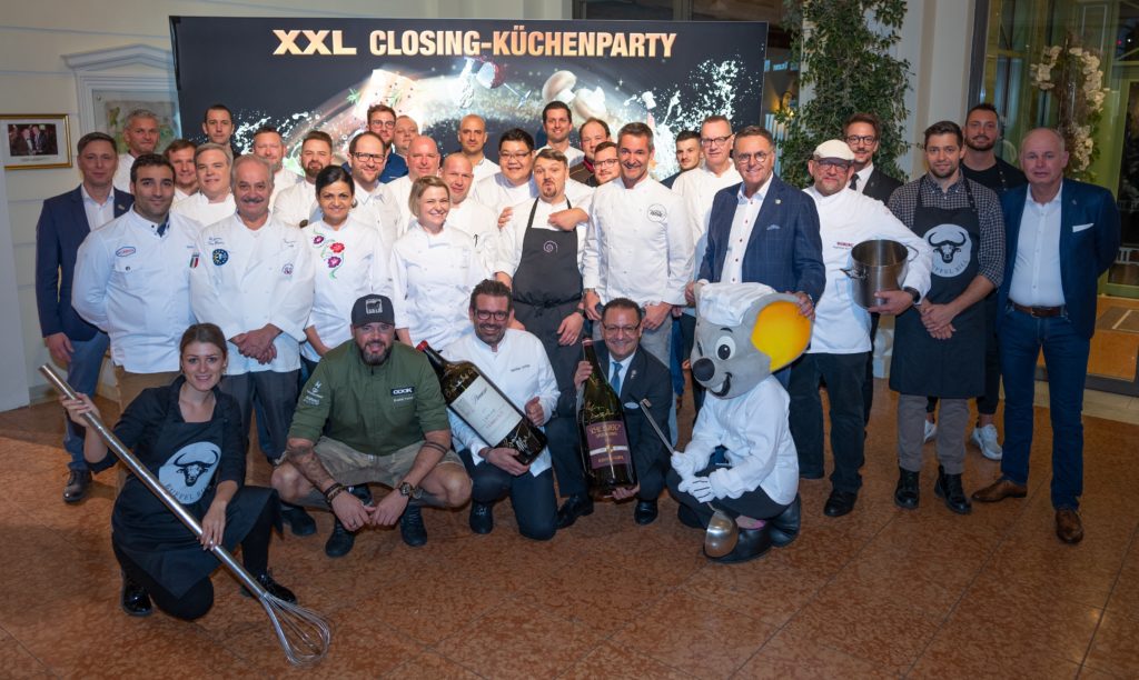 Gruppenbilder aller Gastköche der diesjährigen XXL-Küchenparty im Hotel Colosseo und Bell Rock