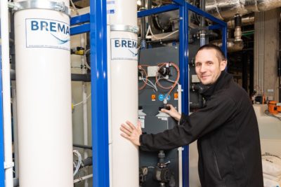 Wasserexperte Andreas Beil kennt die Systeme der Wasserzentrale aus dem EffEff. Tägliche Routine-Kontrollen führt er daher immer persönlich durch.