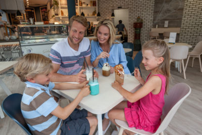 Difficile de choisir entre une bonne glace et une délicieuse bubble waffle !