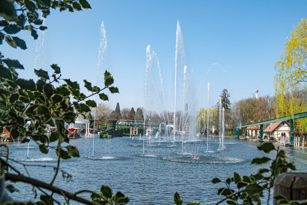 Die neue Wasserfontänen-Show "Wiener Wasser Walzer" begeistert große und kleine Besucher.