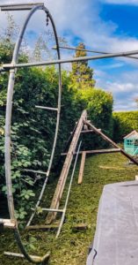 Vous avez toujours rêvé d'avoir un grand huit dans votre jardin ? Can lui l'a fait !