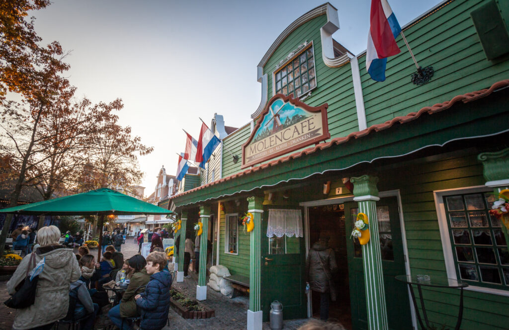 Le Molencafé, avec son charme néerlandais et sa terrasse, invite à la pause.