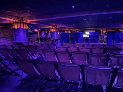 Chaque chaise est à sa place ! Lors des rondes quotidiennes de l’équipe de gestion de la qualité, tout est vérifié pour garantir ordre et qualité.