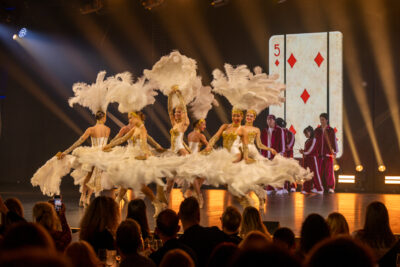 Le Dinner-Show d'Europa-Park, sublimé par les costumes de chaque artistes.